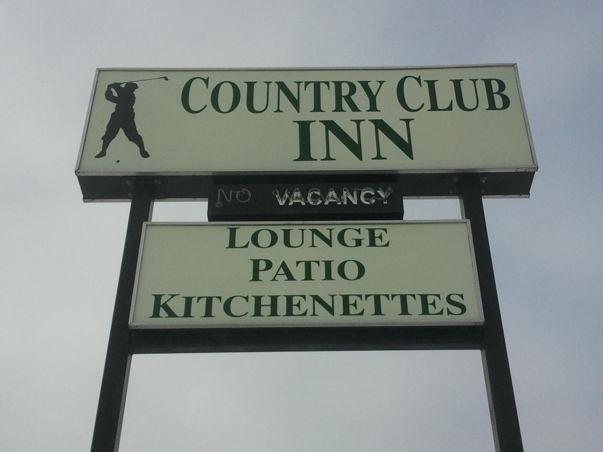 Country Club Inn Lacombe Exterior foto